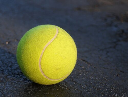 I stangtennis skal man være god til at ramme tennisbolden