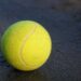 I stangtennis skal man være god til at ramme tennisbolden